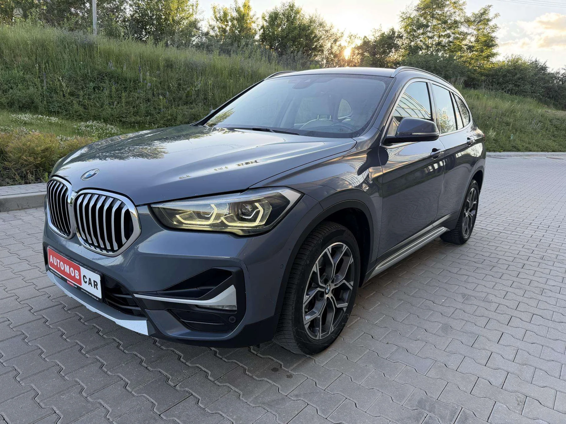 Iliustracinis mechaniko atliekamos automobilio apžiūros kadras